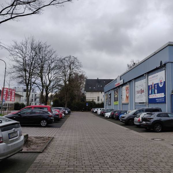 Der Stadtsportverband kümmert sich unter anderem um die Belegung der Sportstätten, hier der Parkplatz an der Sporthalle Am Hammer.