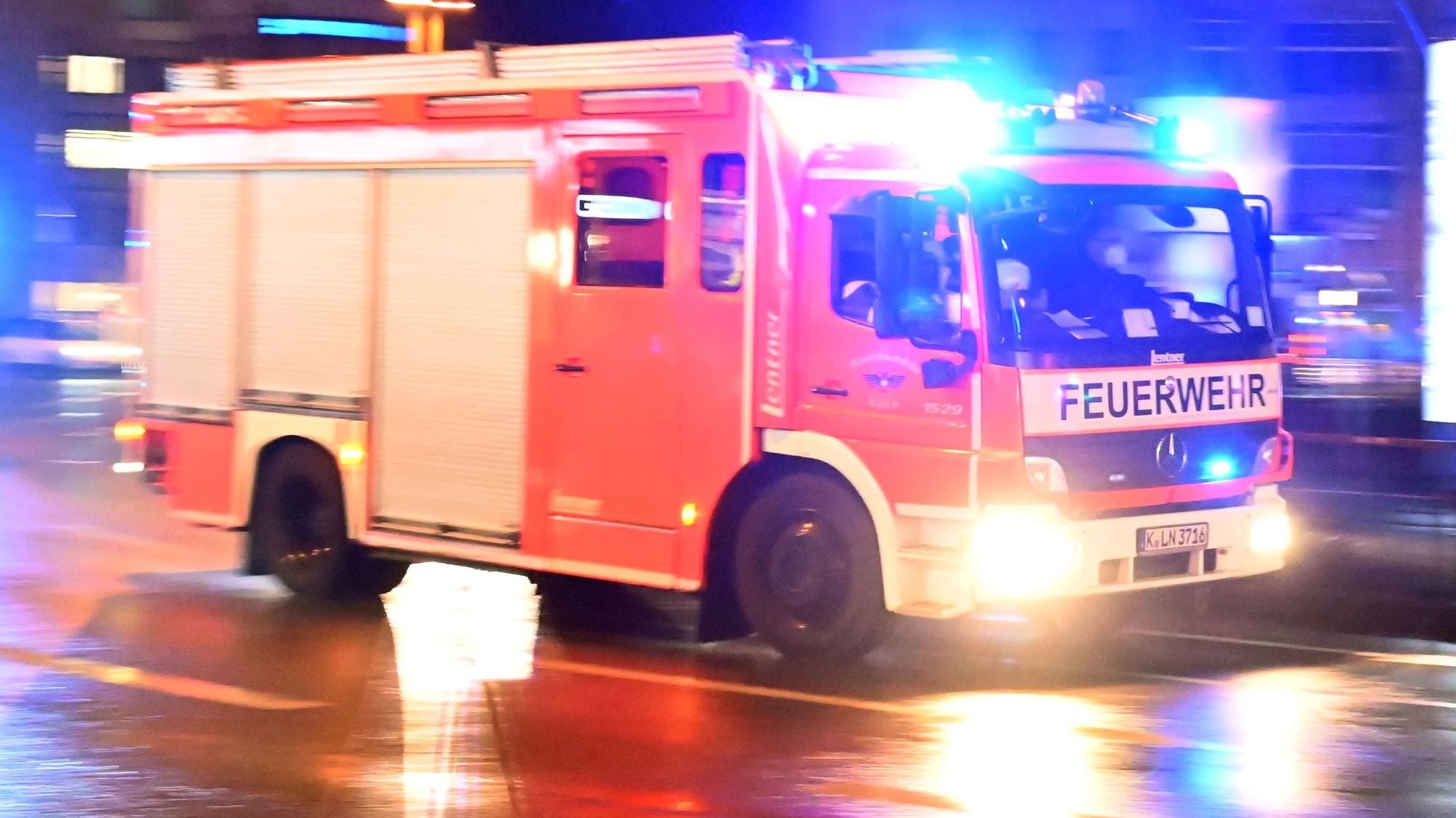 Feuerwehr im Einsatz in Köln-Mülheim (Archivbild).