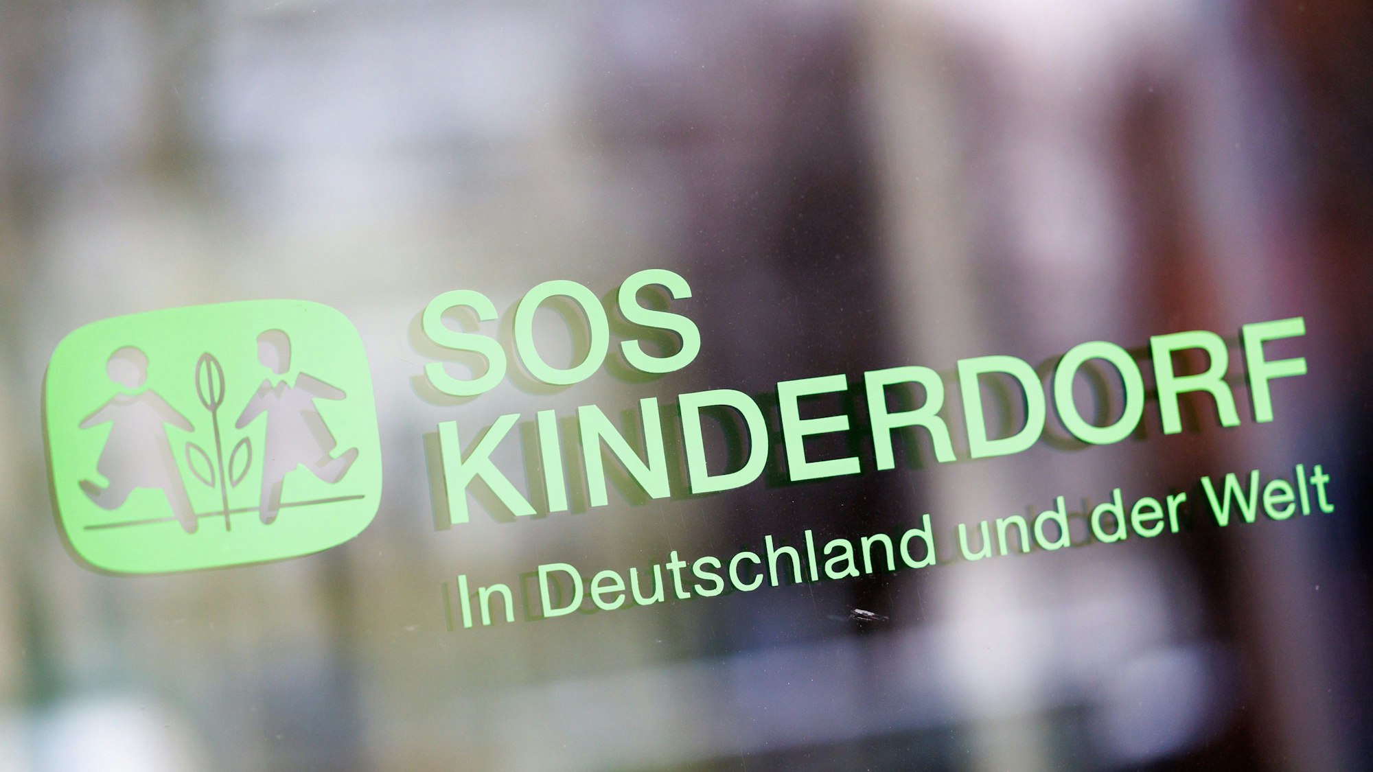 Die SOS-Kinderdörfer beteiligen sich nach eigener Darstellung an der Rückführung.