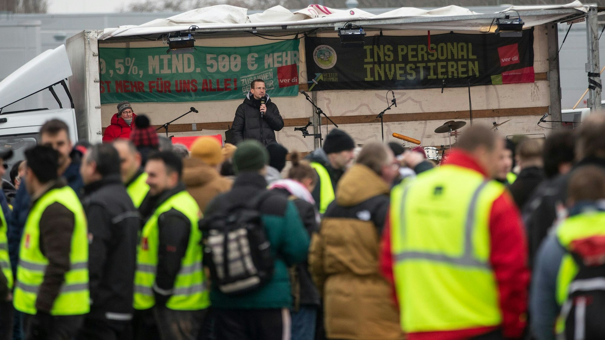03.03.2022
Köln, Streikende auf dem Betriebsgelände der KVB-Zentrale