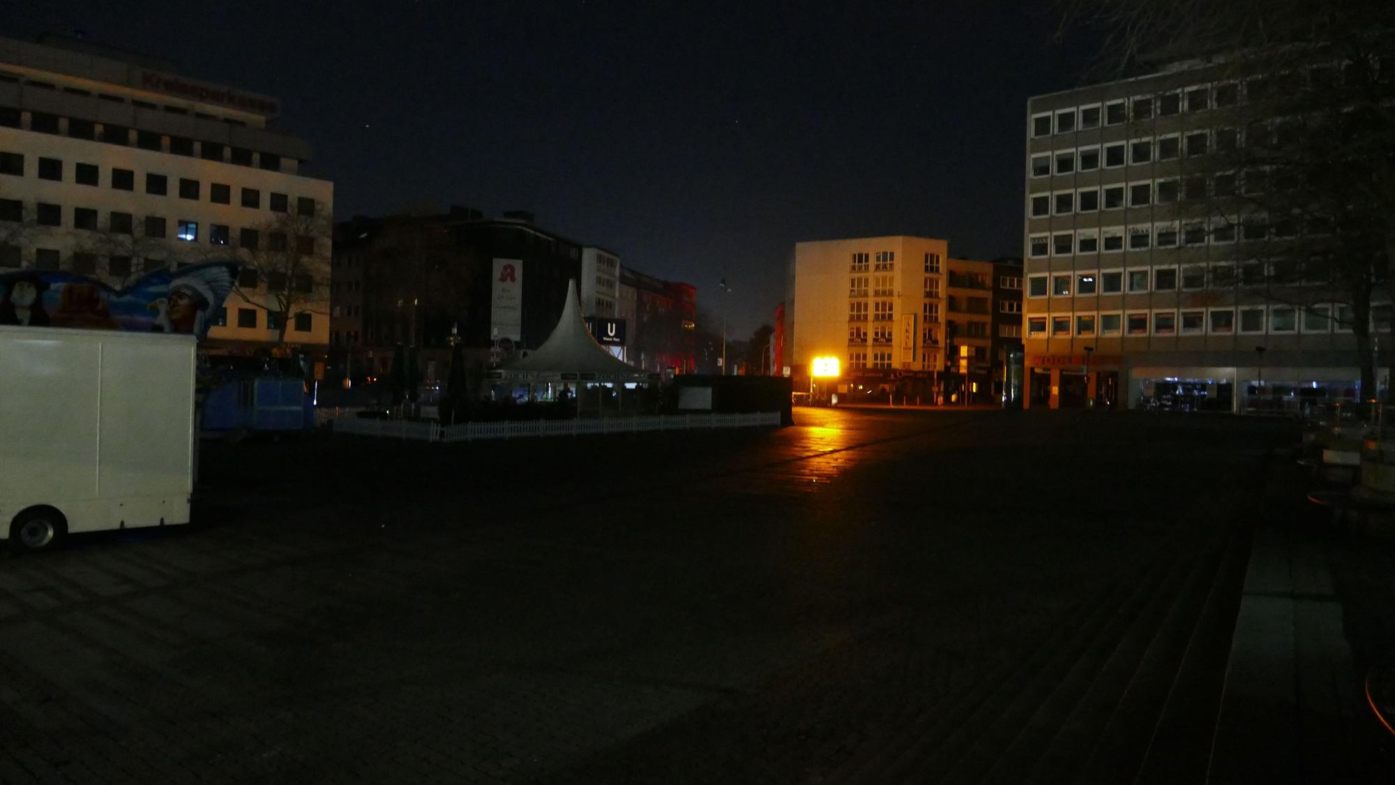 Teile des Stadtteils Köln-Mülheim liegen nach einem Stromausfall im Dunkeln