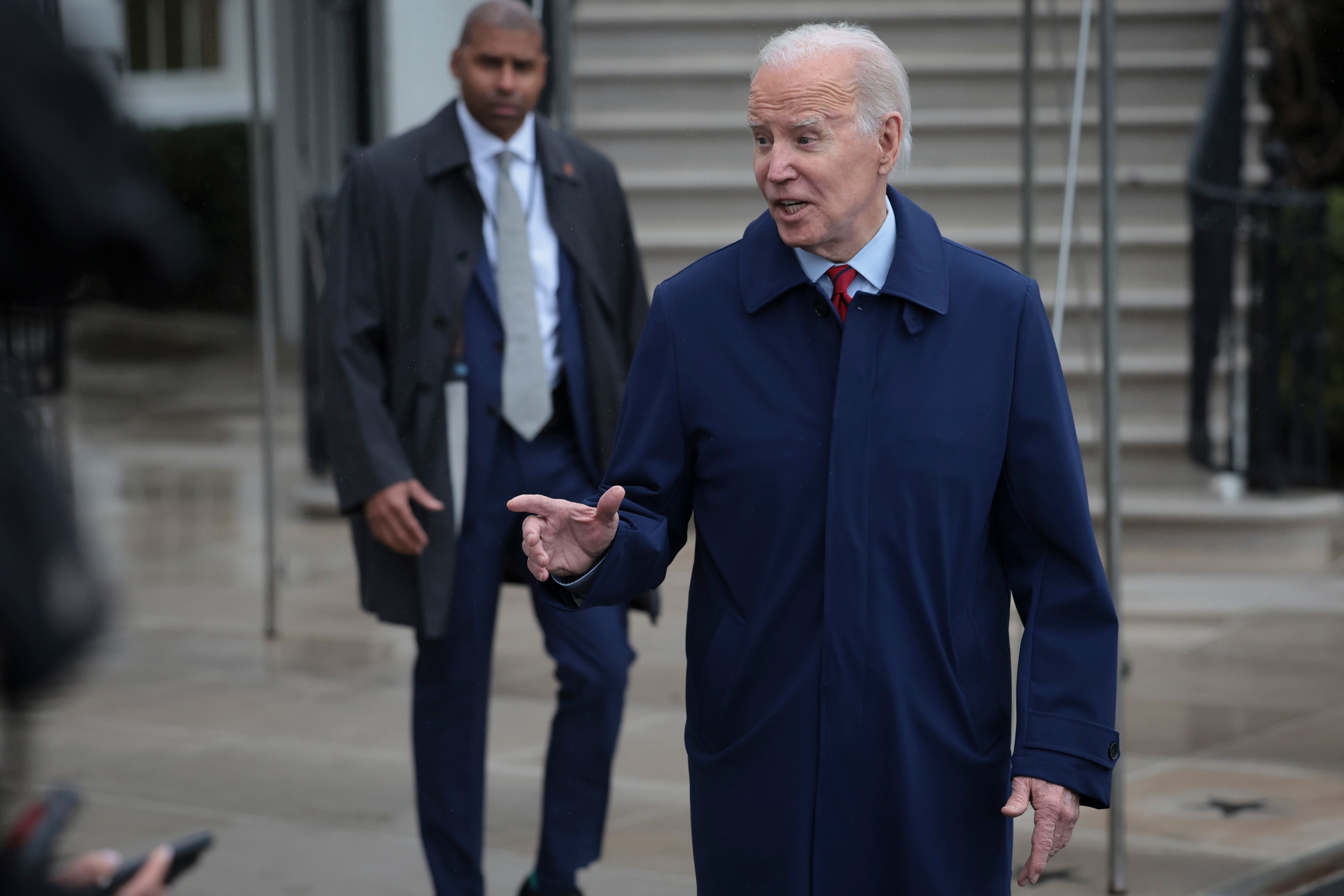 US-Präsident Joe Biden vor dem Weißen Haus.