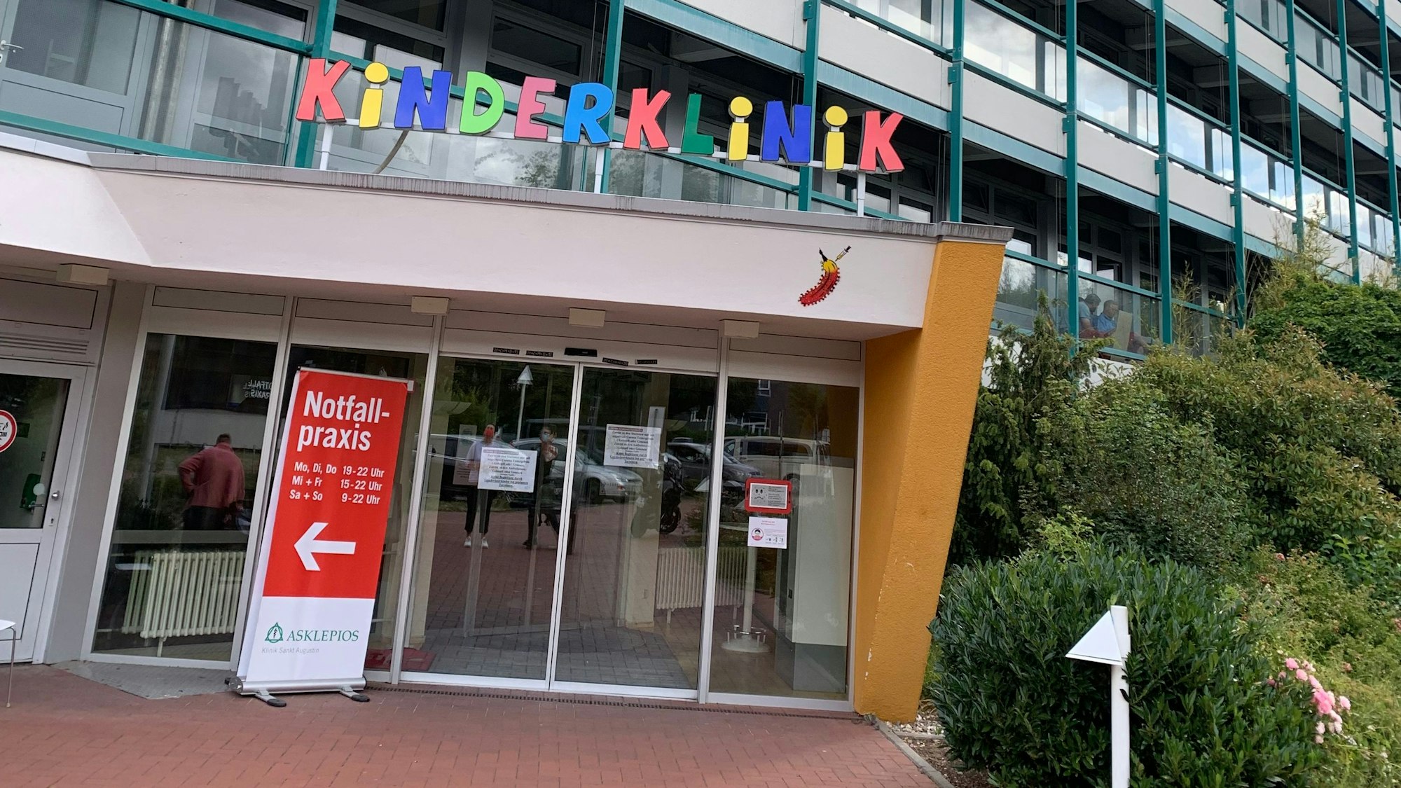 Der Eingang der Asklepios-Kinderklinik in Sankt Augustin.