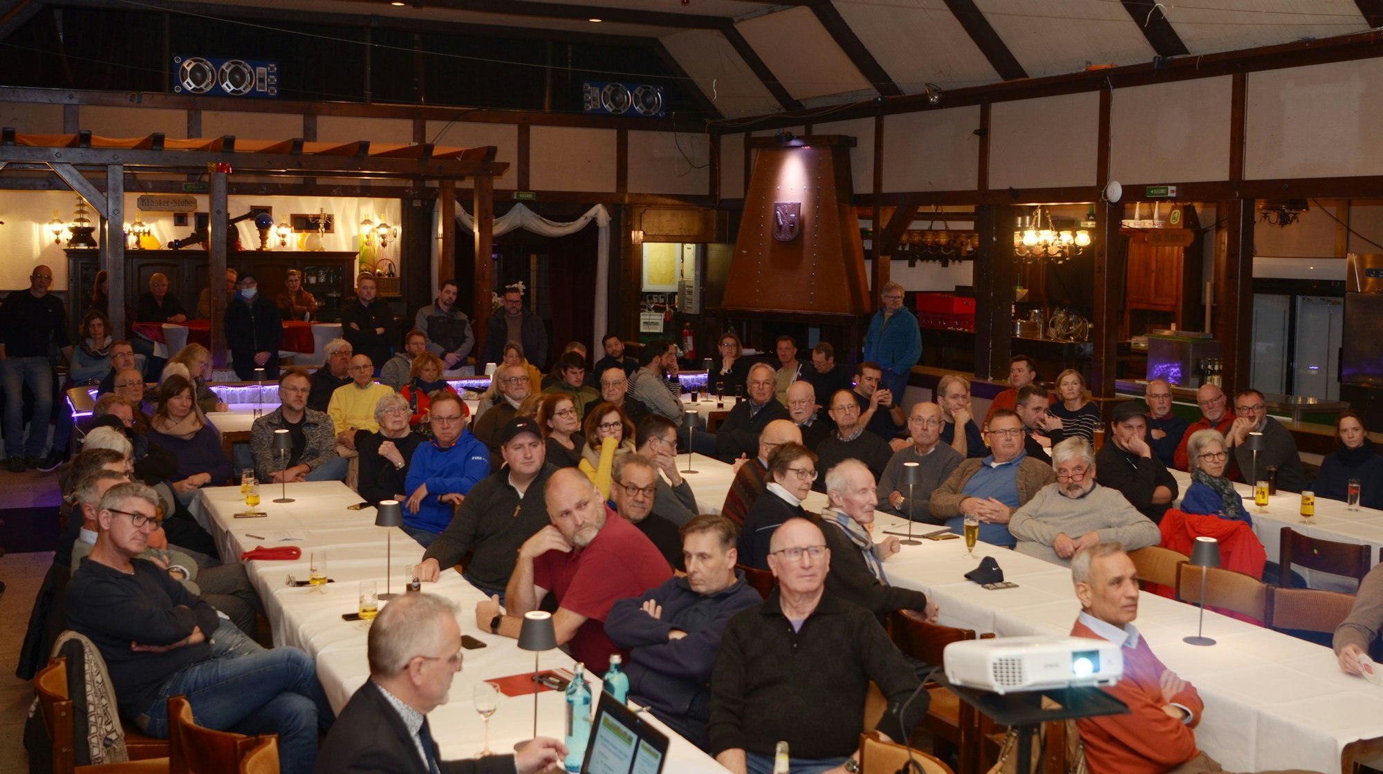 Stotzheimer informieren sich über Hochwasserschutz.