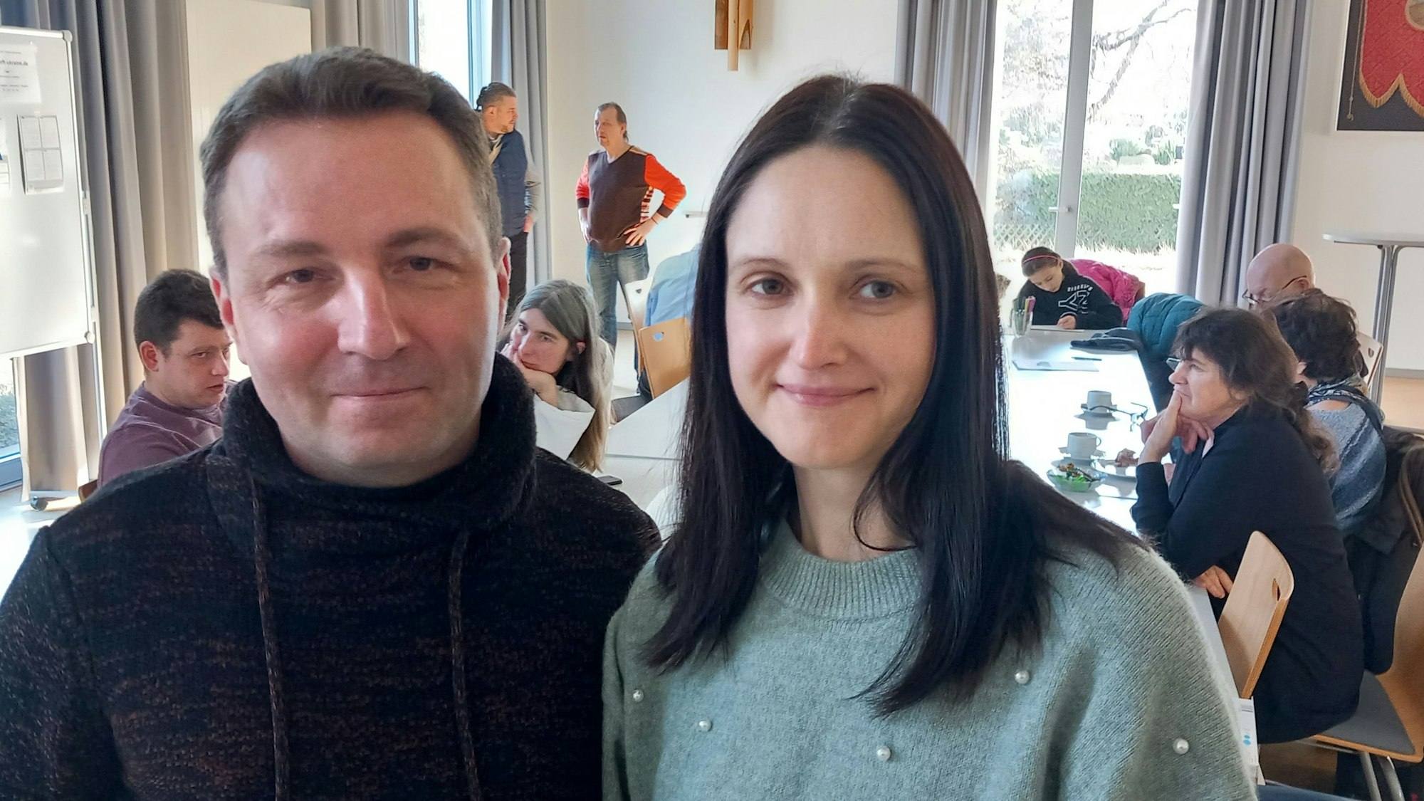 Sergiy und Elena leben seit Monaten mit ihrem Sohn in Wachtberg. Sie besuchen oft den Treff für Ukrainer in Niederbachem.
