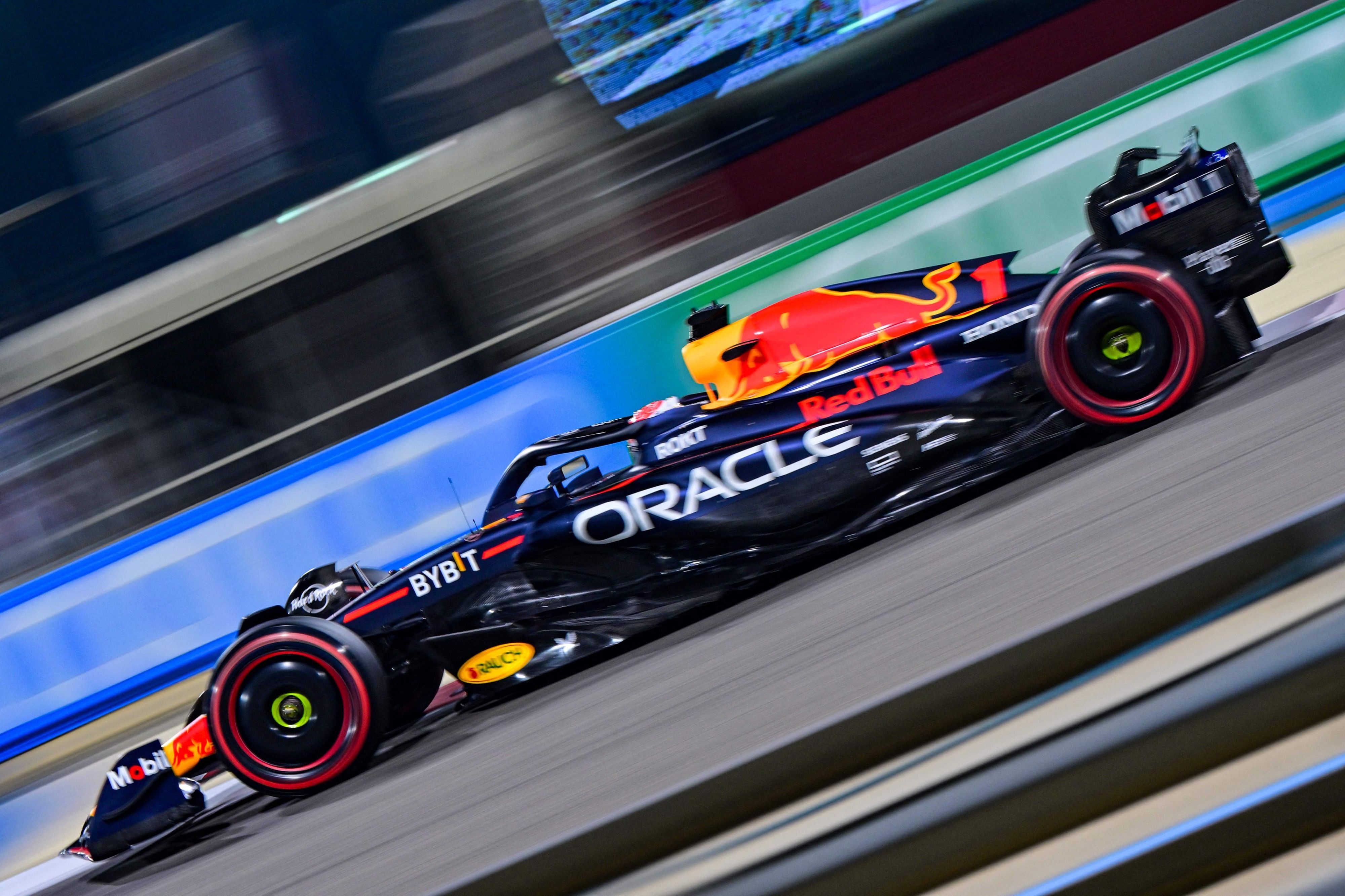 Max Verstappen während des Qualifyings in seinem Rennwagen.