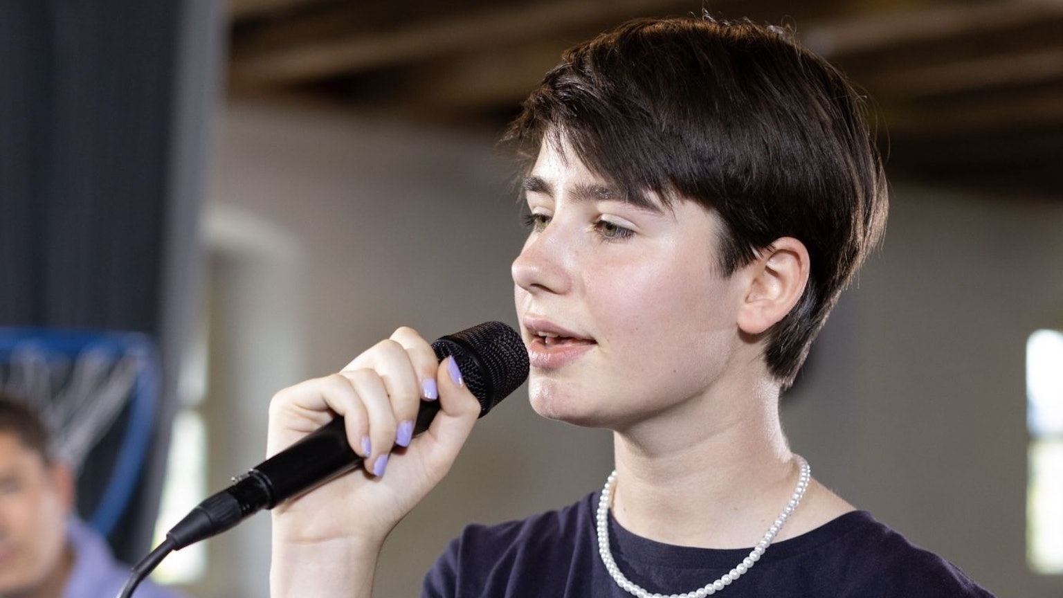 Leni Juhnke im Songwriting-Camp bei „Dein Song“ 2023 von ZDF und Kika