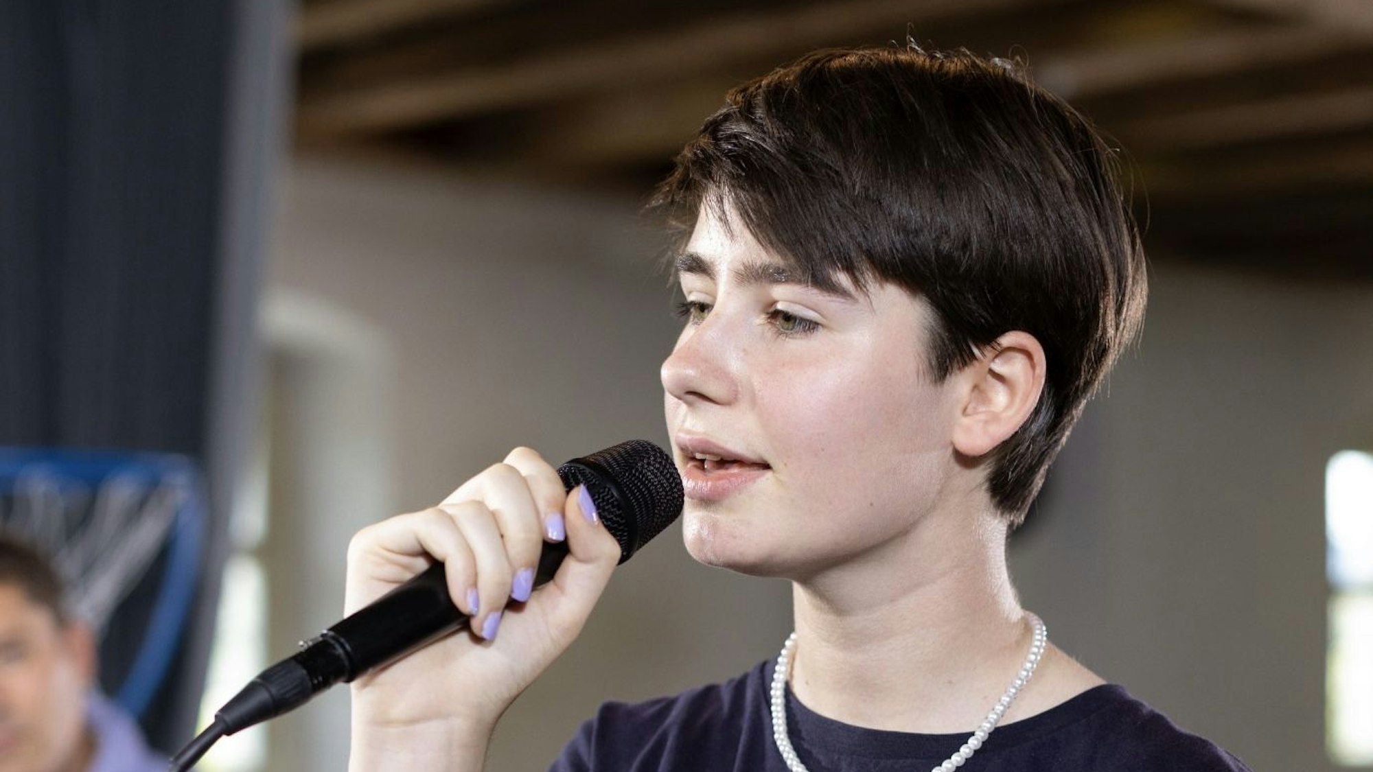 Leni Juhnke im Songwriting-Camp bei „Dein Song“ 2023 von ZDF und Kika