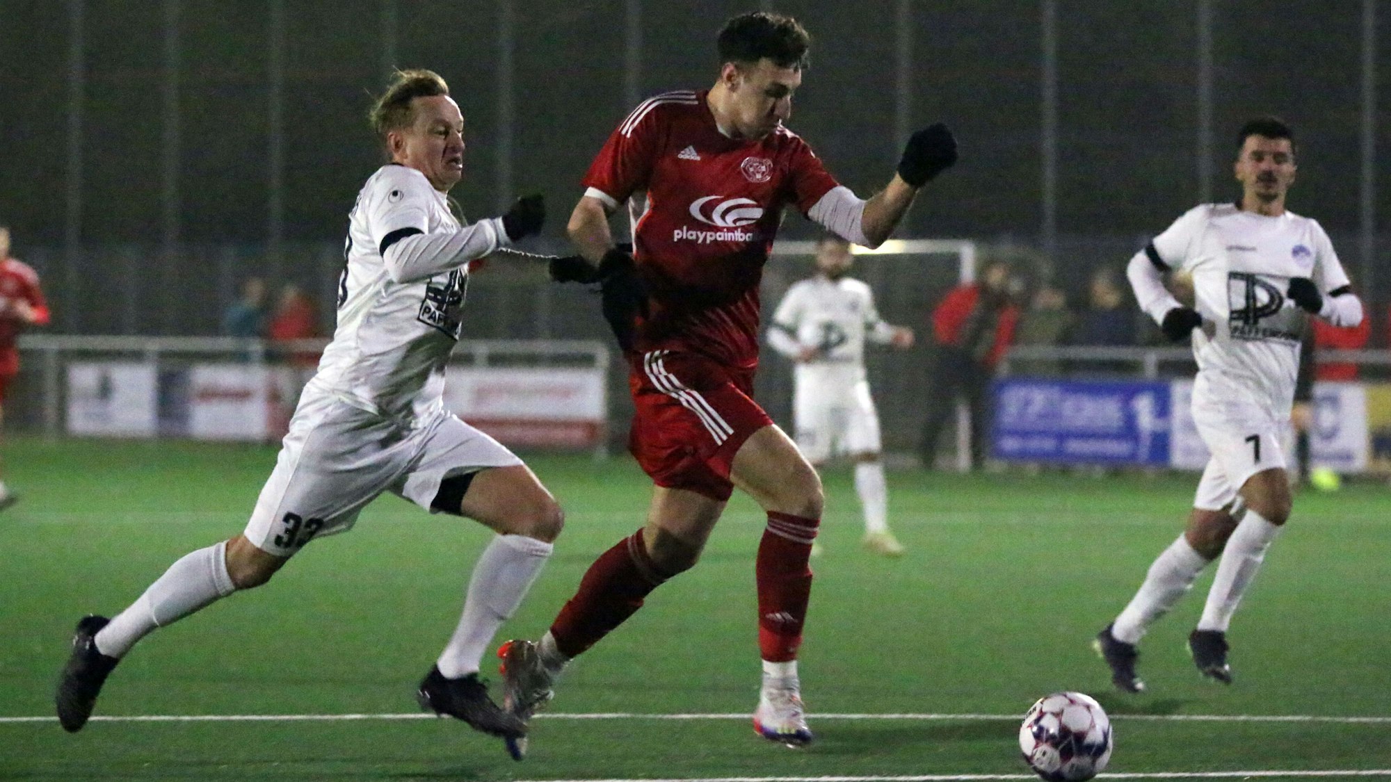 Ein Bild mit Symbolcharakter: Bessenich, hier Siggi Kunst, lief das ganze Spiel dem TuS Zülpich hinterher.