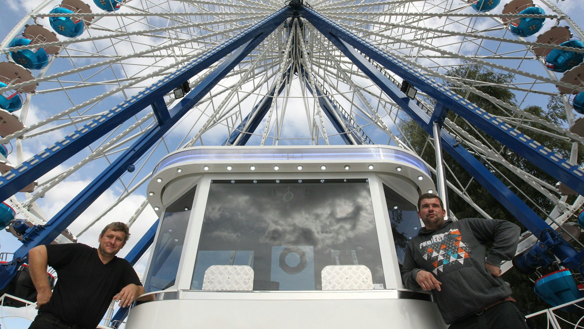 In Eitorf und Hennef wird Robert Gormanns (links) wieder sein Riesenrad aufbauen.