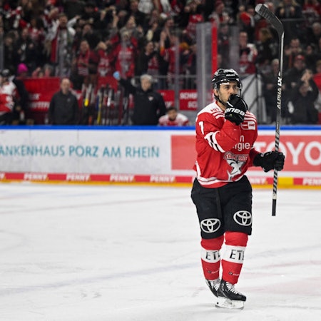 Nick Bailen „Koelner Haie, 07 jubelt nach seinem Tor zum 1:0. Koelner Haie vs. Duesseldorfer EG, Eishockey, Penny DEL, 31. Spieltag, Saison 2022/2023, 16.12.2022 Koelner Haie vs. Duesseldorfer EG, Eishockey, P“enny DEL, 31. Spieltag, Saison 2022/2023, 16.12.2022 Koeln *** Nick Bailen Koelner Haie, 07 cheers after his goal to 1 0 Koelner Haie vs Duesseldorfer EG, ice hockey, penny DEL, 31 match day, season 2022 2023, 16 12 2022 Koelner Haie vs Duesseldorfer EG, ice hockey, penny DEL, 31 match day, season 2022 2023, 16 12 2022 Koeln Copyright: xEibner-Pressefoto/ThomasxHaeslerx EP_EER