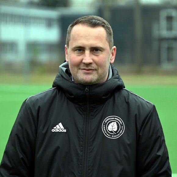 20.03.2022, Fussball-Schlebusch-Lindenthal
Trainer: David Gsella (Lindenthal)
Foto: Uli Herhaus