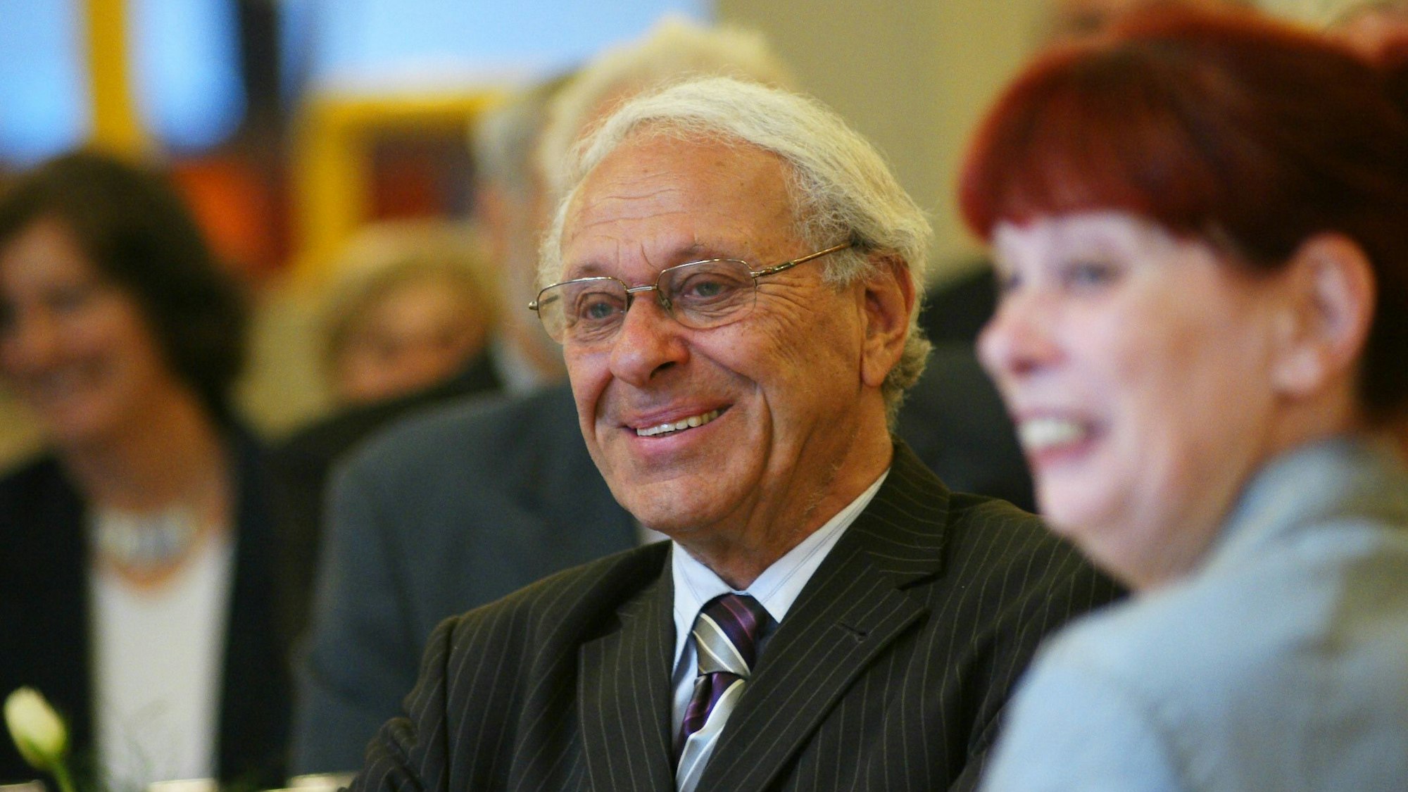 Das Foto zeigt Dr. Heinz Brunkhorst, den Gründungsschulleiter des Europagymnasiums.