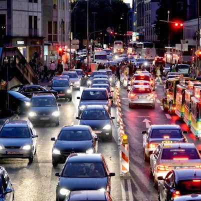 Alles schon geregelt? Stauchaos rund um den Dom an einem Samstagabend.