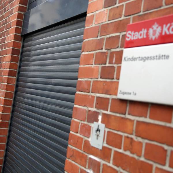 Vor verschlossenen Türen: Eltern müssen am Mittwoch eine Alternative zur Kita finden.