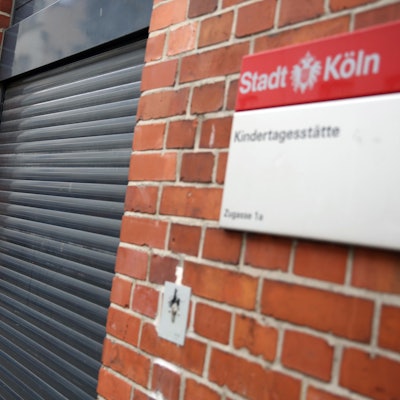 Vor verschlossenen Türen: Eltern müssen am Mittwoch eine Alternative zur Kita finden.