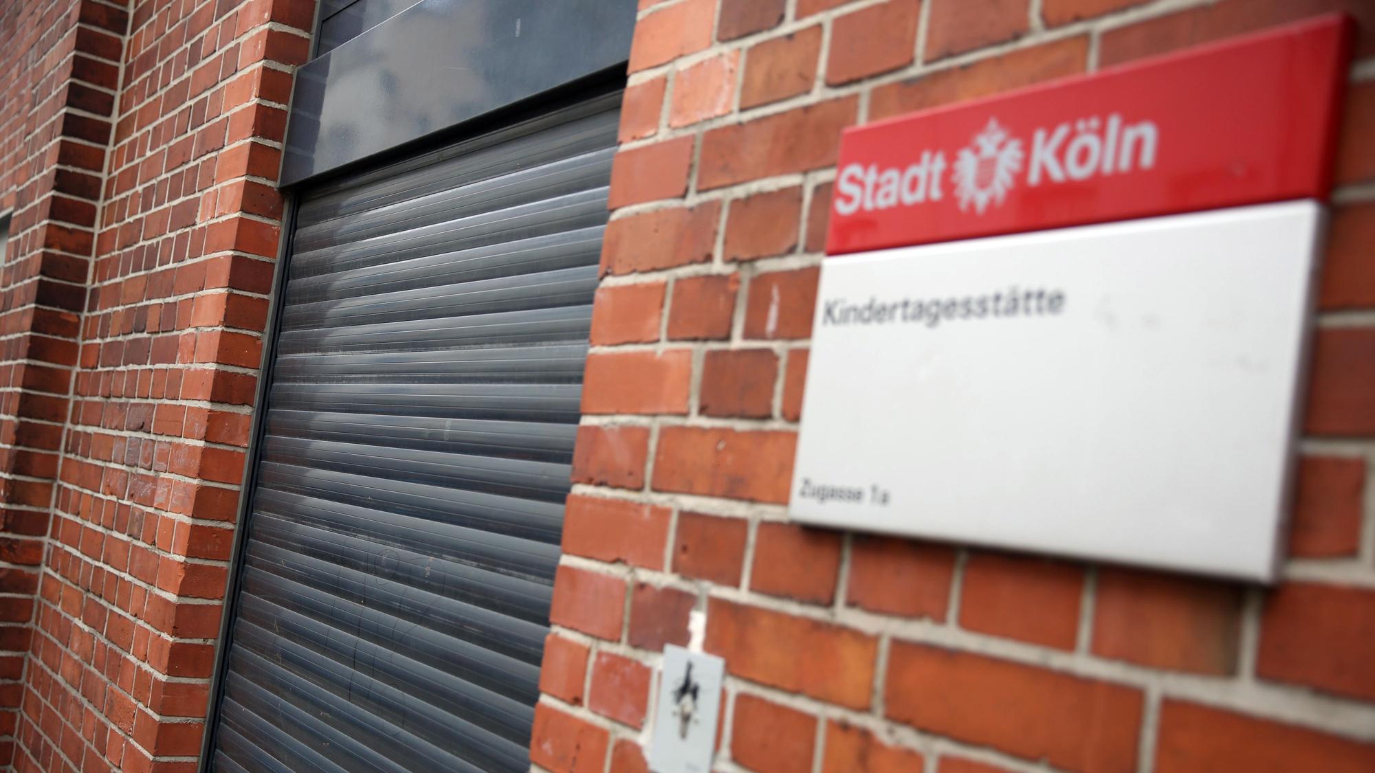 Vor verschlossenen Türen: Eltern müssen am Mittwoch eine Alternative zur Kita finden.
