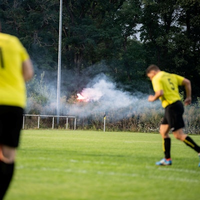 Hey, super Stimmung! Im Kreisliga-Fußball geht es, wie auf diesem Symbolfoto zu sehen ist, Woche für Woche rund.