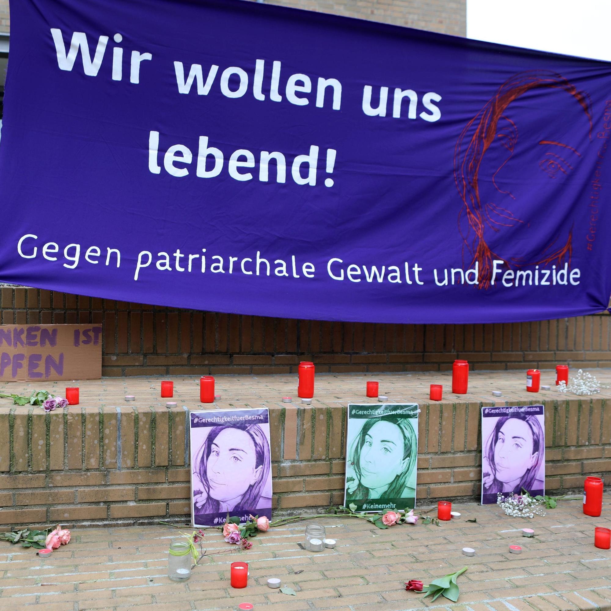 Göttingen: Ein Transparent gegen patriarchale Gewalt und Femizide hängt vor dem Landgericht.