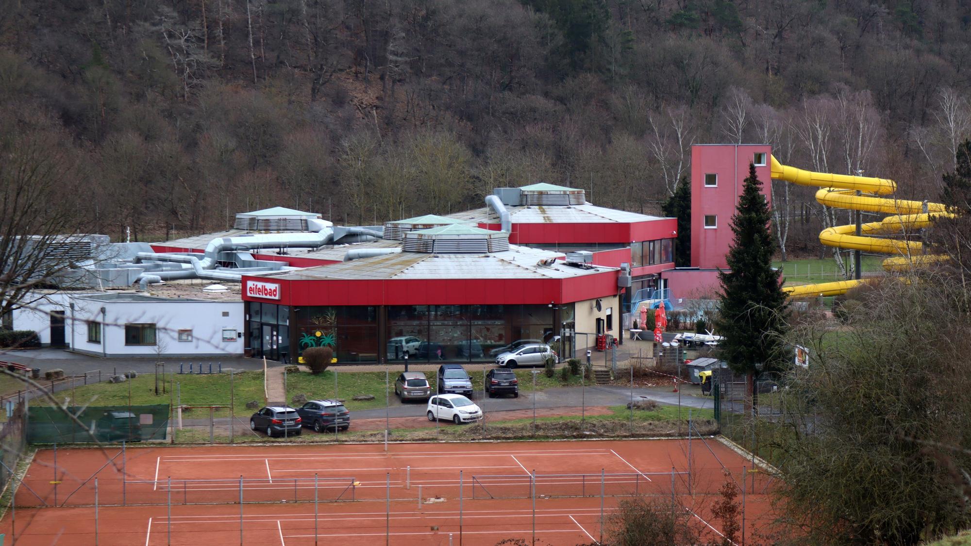 Blick auf das Eifelbad in Bad Münstereifel.