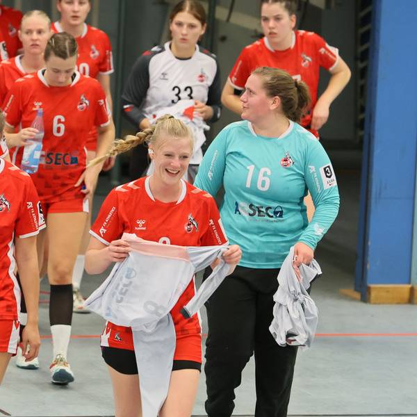 1.FC Köln vs. SG 09 Kirchhof,
Handball, 3. Bundesliga Frauen, von links: Lara Boenners, Hanna Wagner (1. FC Köln), 29.10.2022, Bild: Herbert Bucco