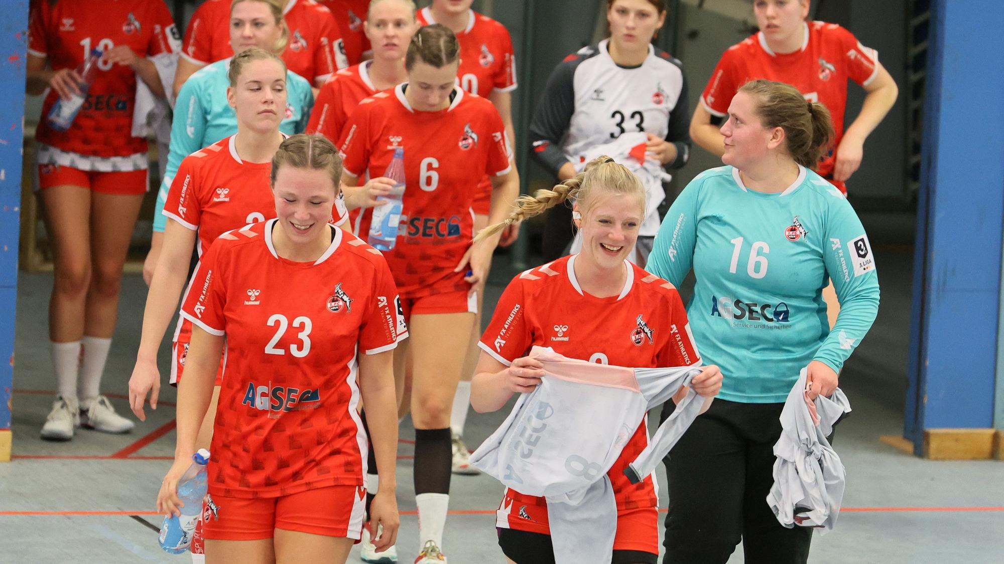 1.FC Köln vs. SG 09 Kirchhof,
Handball, 3. Bundesliga Frauen, von links: Lara Boenners, Hanna Wagner (1. FC Köln), 29.10.2022, Bild: Herbert Bucco
