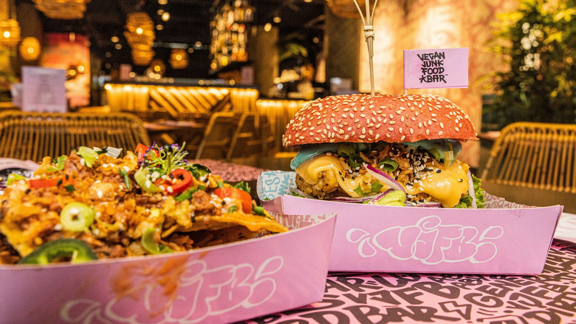 Veganes Fastfood aus der Vegan Junk Food Bar.