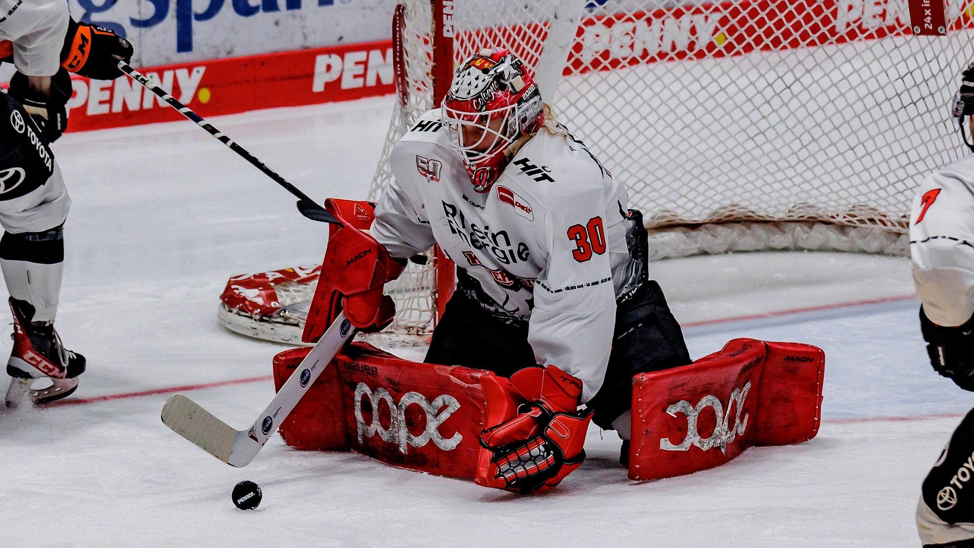 Goalie Mirko Pantkowski verhindert ein Tor.