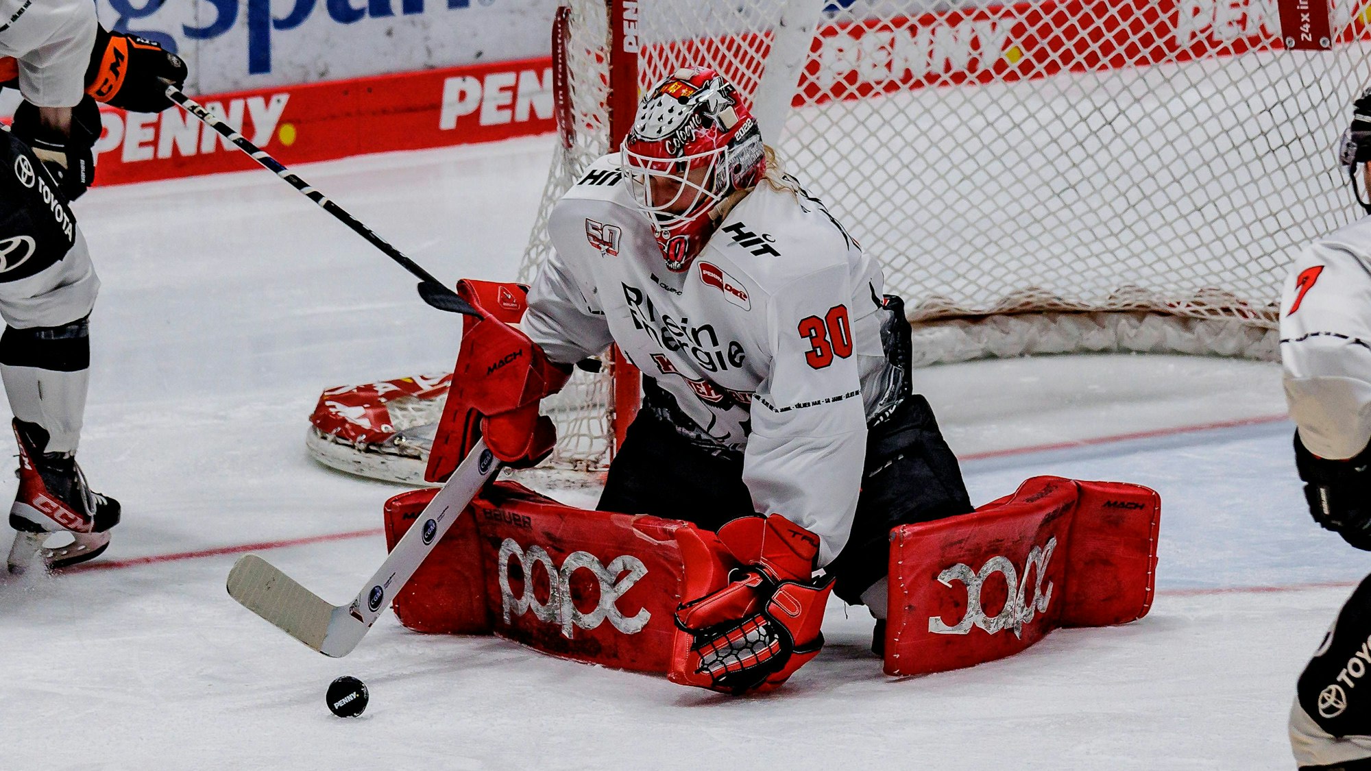 Goalie Mirko Pantkowski verhindert ein Tor.