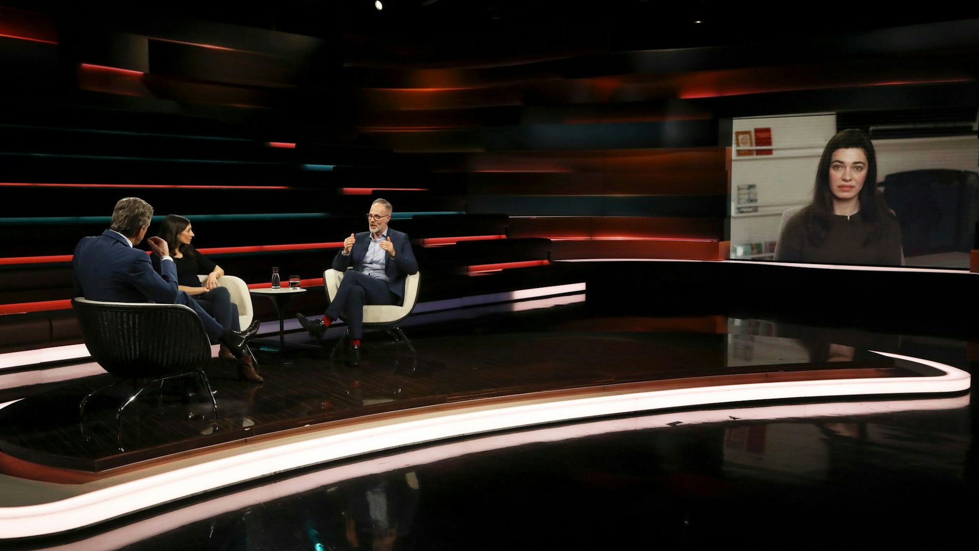 "Markus Lanz" am 8.3.2023 im ZDF: Von links: Markus Lanz, Gilda Sahebi, Sebastian Fiedler, Gazelle Sharmahd (Schalte)