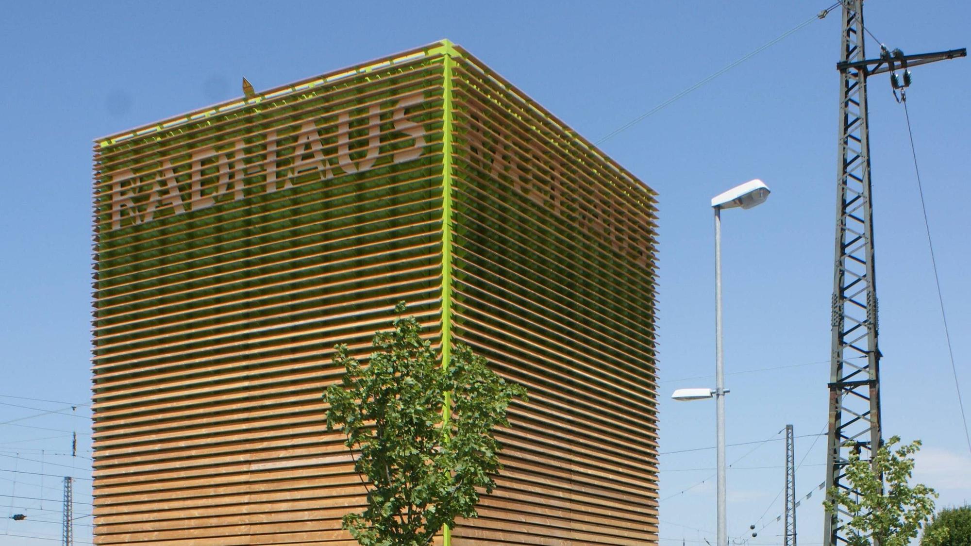 Fahrradparkhaus / Bike Tower. Radhaus Offenburg. Foto: Gerd Schneider