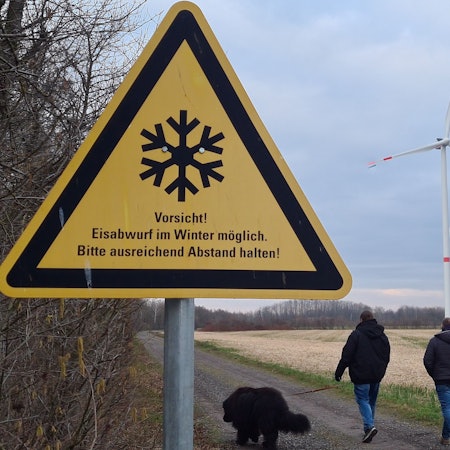 Windräder auf der Wiedenfelder Höhe in Bergheim.