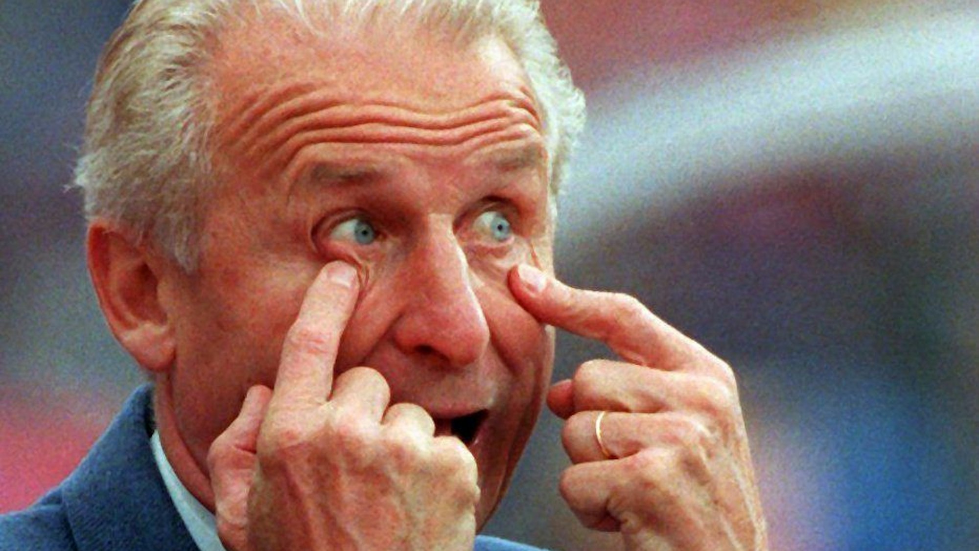 Giovanni Trapattoni im Jahr 1997 als Trainer des FC Bayern München an der Trainerbank im heimischen Olympiastadion.