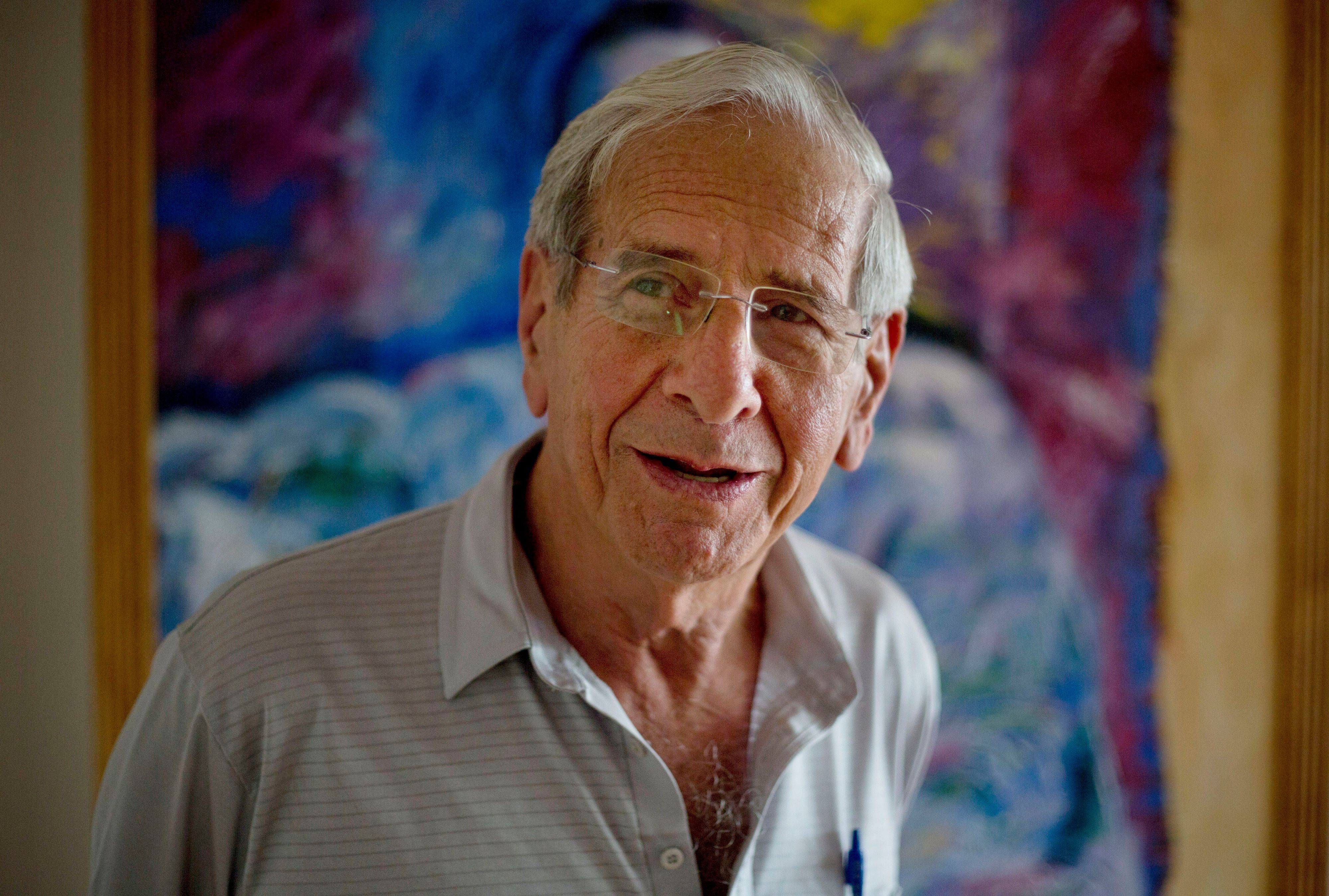 Chaim Topol schaut freundlich in die Kamera.