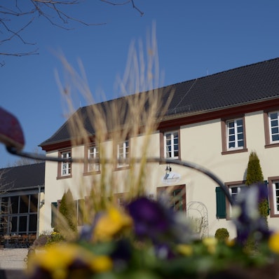 Bembergs Häuschen liegt auf dem Areal vom Burg Flamersheim.