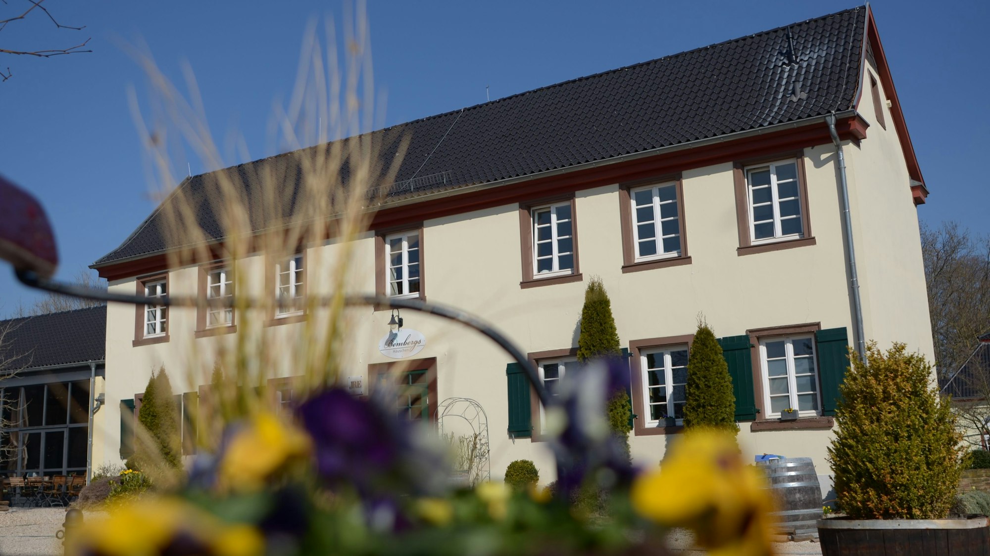 Bembergs Häuschen liegt auf dem Areal vom Burg Flamersheim.