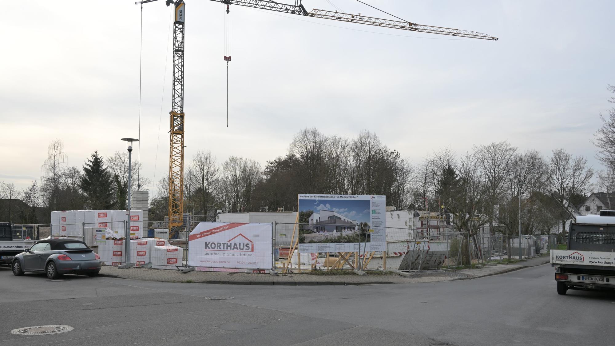 Es sind die Bauarbeiten für die neue Kita zu sehen.