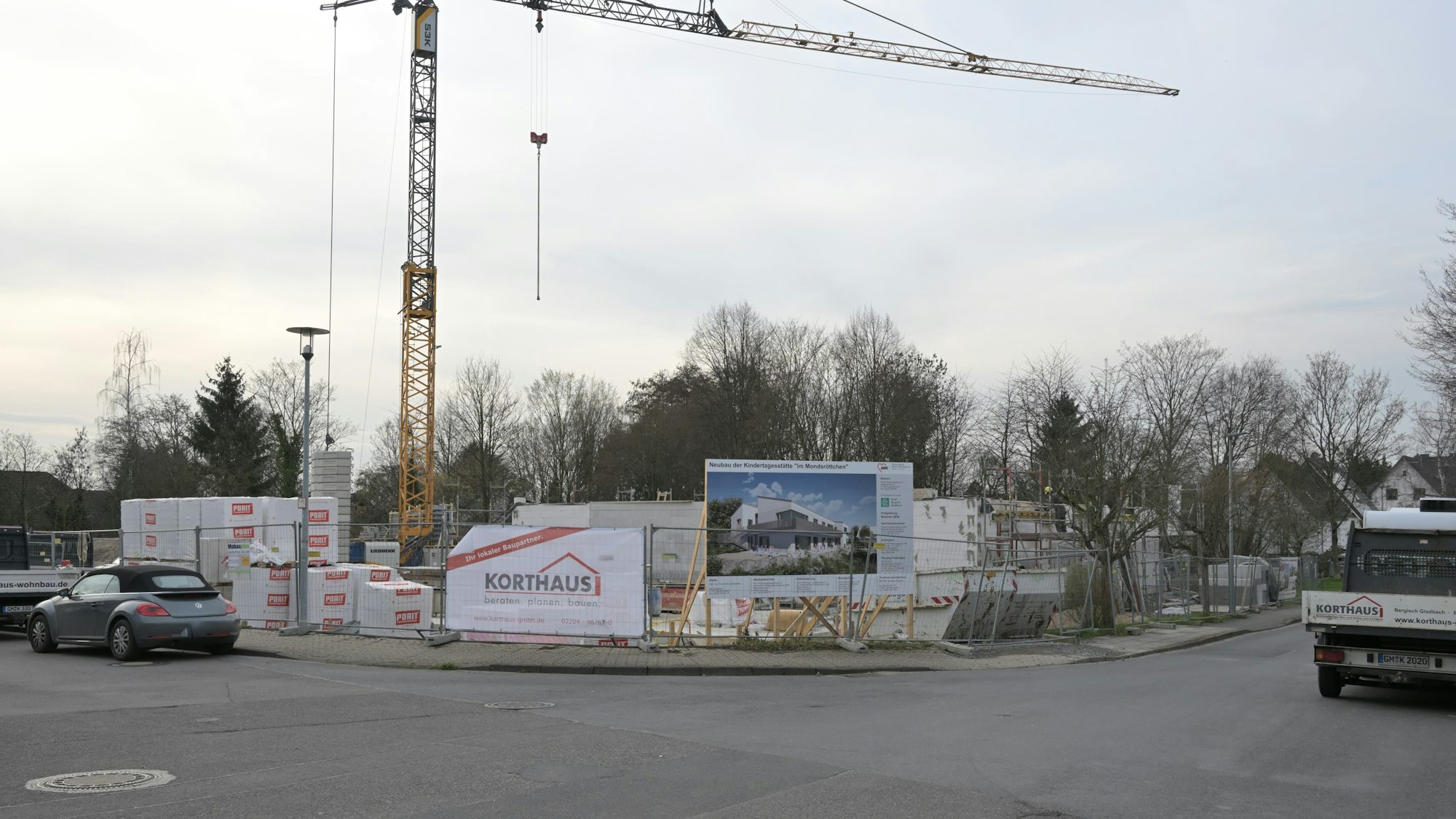 Es sind die Bauarbeiten für die neue Kita zu sehen.