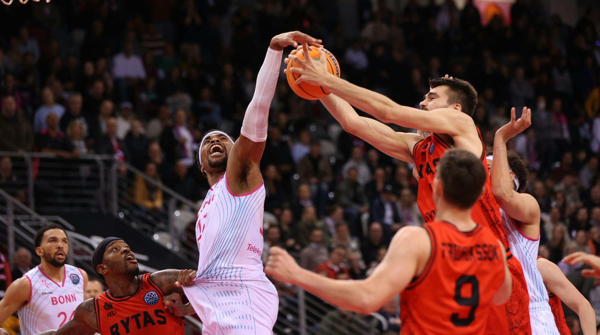 Telekom Baskets vs Rytas Vilnius.