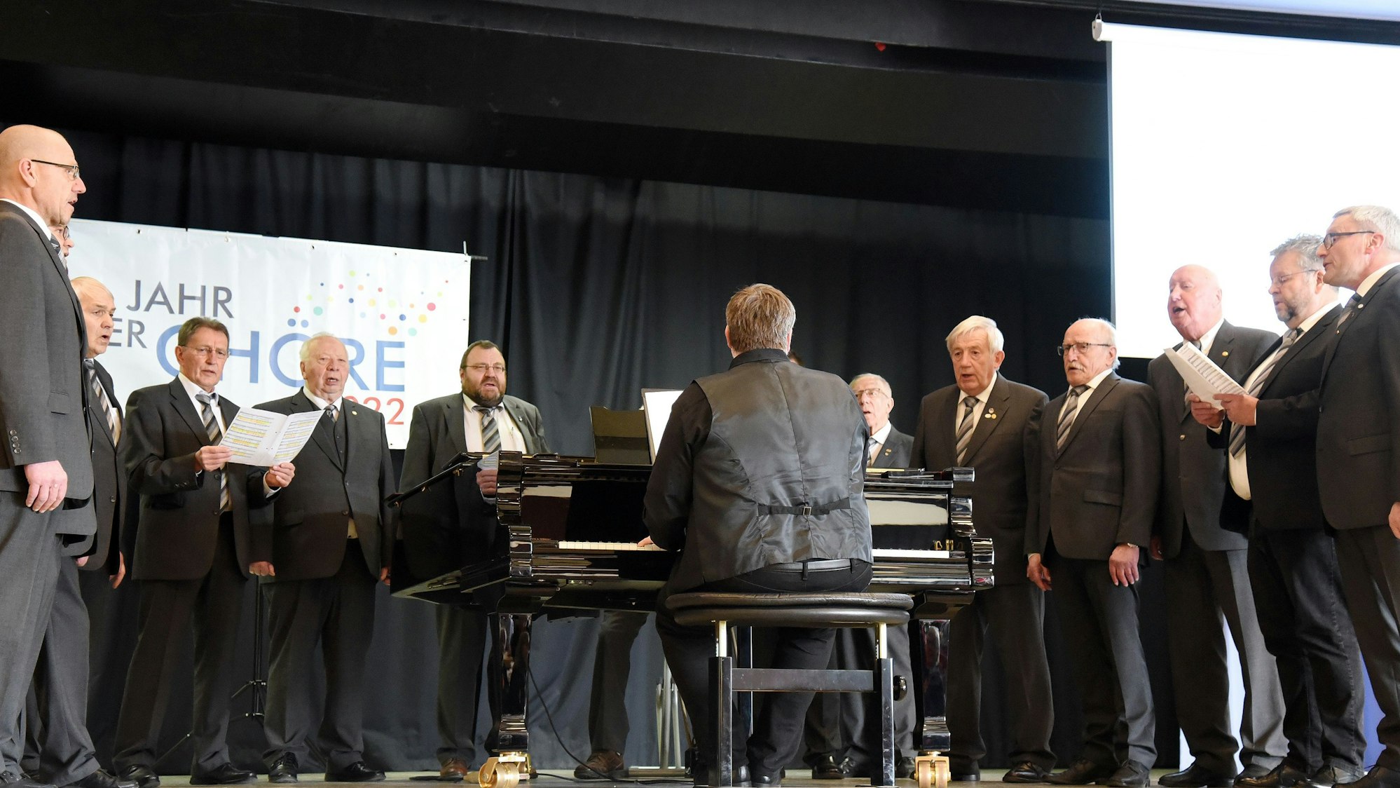 ds Jahr Der Choere 2022 Ehrungen des Kreischorverbandes Oberberg in der Aula Bielstein