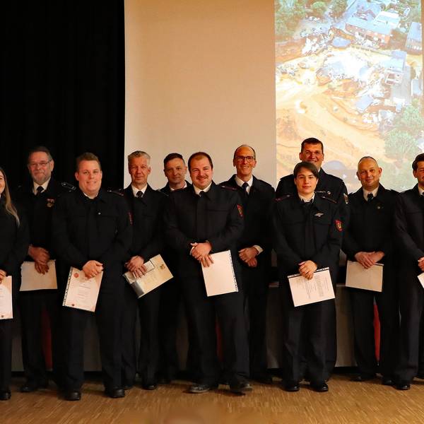 Die Jahreshauptversammlung der Feuerwehr und der Freiwilligen Feuerwehr.