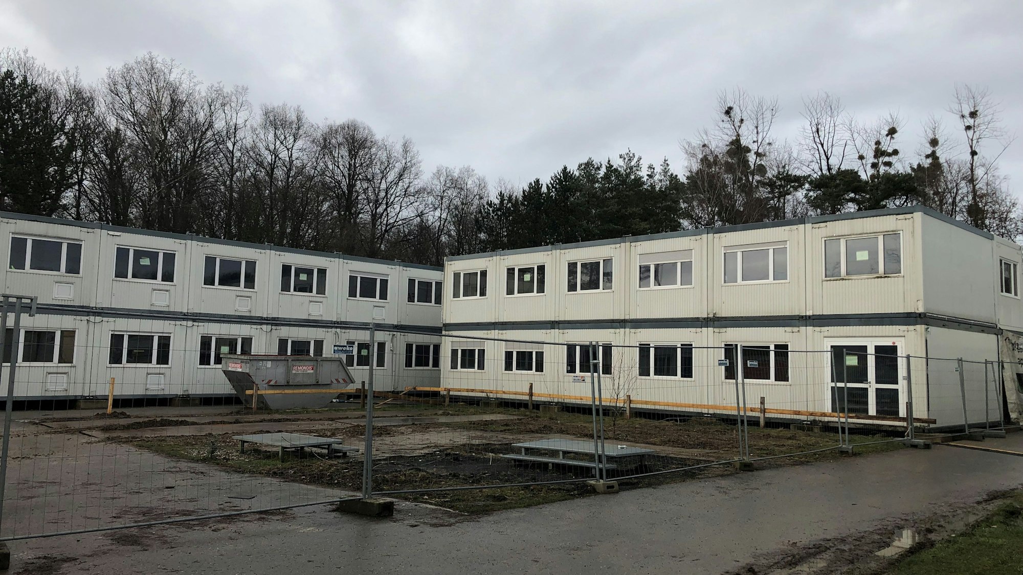 Die neuen Raummodule stehen am Carpark-Gelände in Bergisch Gladbach.