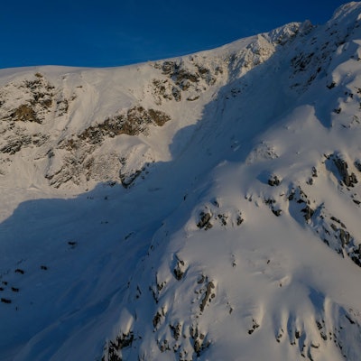 Eine Lawine hat in den österreichischen Alpen 14 deutsche Skiwanderer überrascht. (Symbolbild)