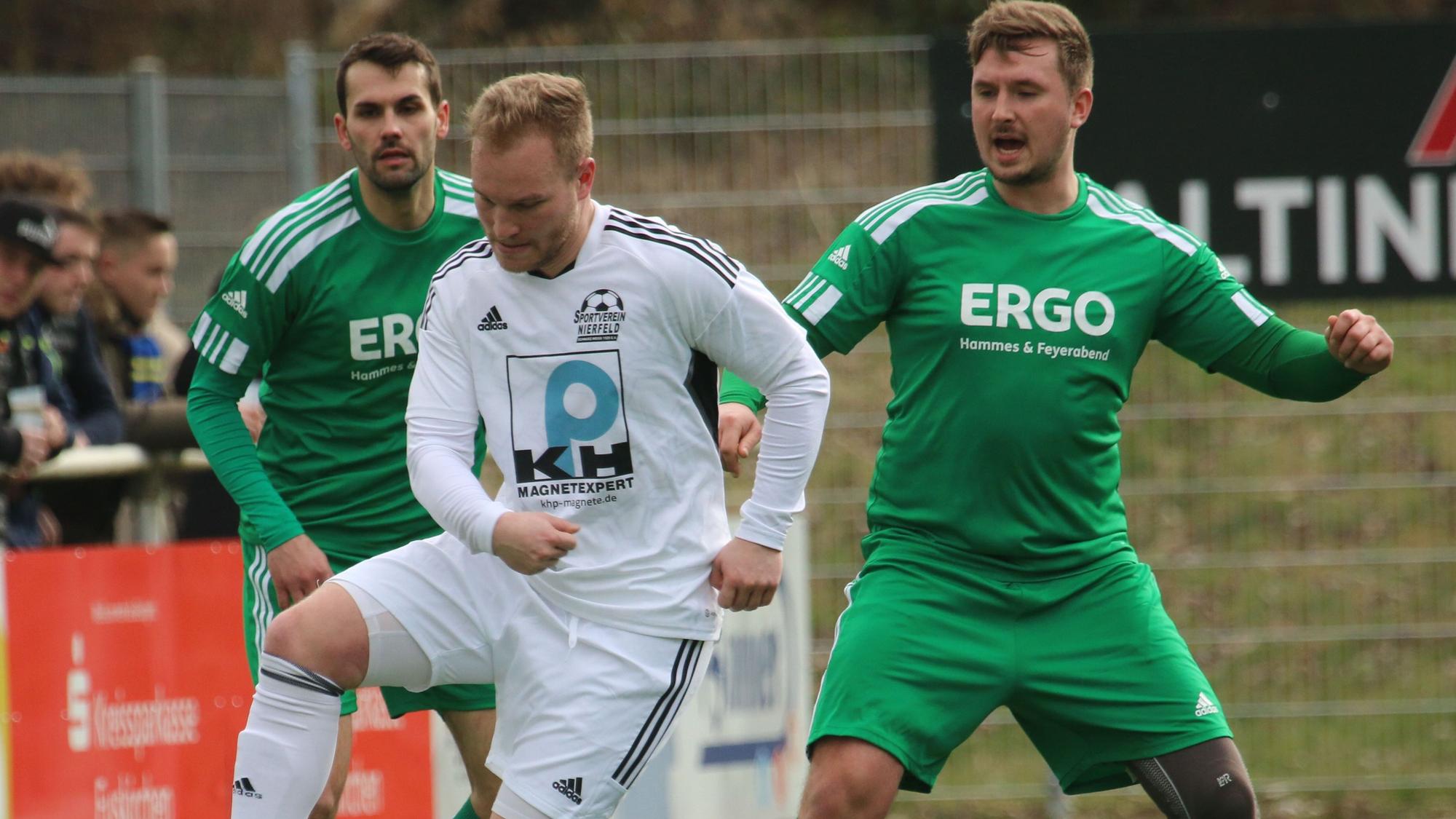 Der SV Sötenich hat das Derby gegen den SV Nierfeld mit 2:0 gewonnen.