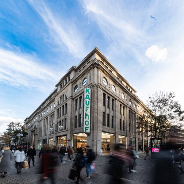 Auch Karstadt an der Breite Straße und die Filiale in Nippes stehen nicht auf der Streichliste.