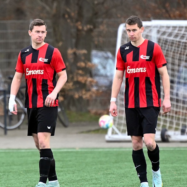 12.03.2023, Fussball-DJK Südwest Köln-Schlebusch ii
links: Hendrik Graf (Südwest Köln)
rechts: Philipp Graf (Südwest Köln)
Foto: Uli Herhaus