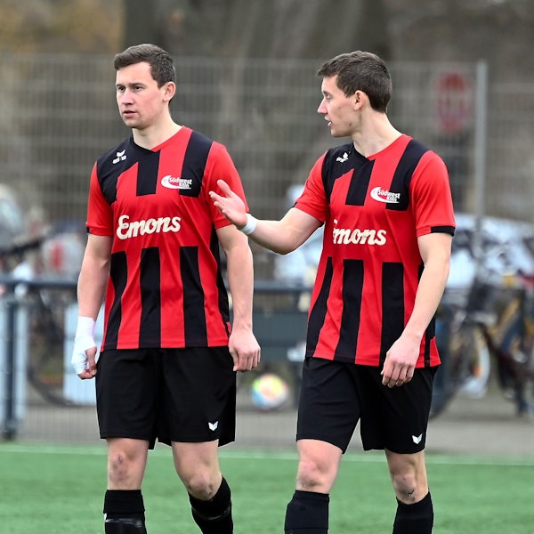 12.03.2023, Fussball-DJK Südwest Köln-Schlebusch ii
links: Hendrik Graf (Südwest Köln)
rechts: Philipp Graf (Südwest Köln)
Foto: Uli Herhaus