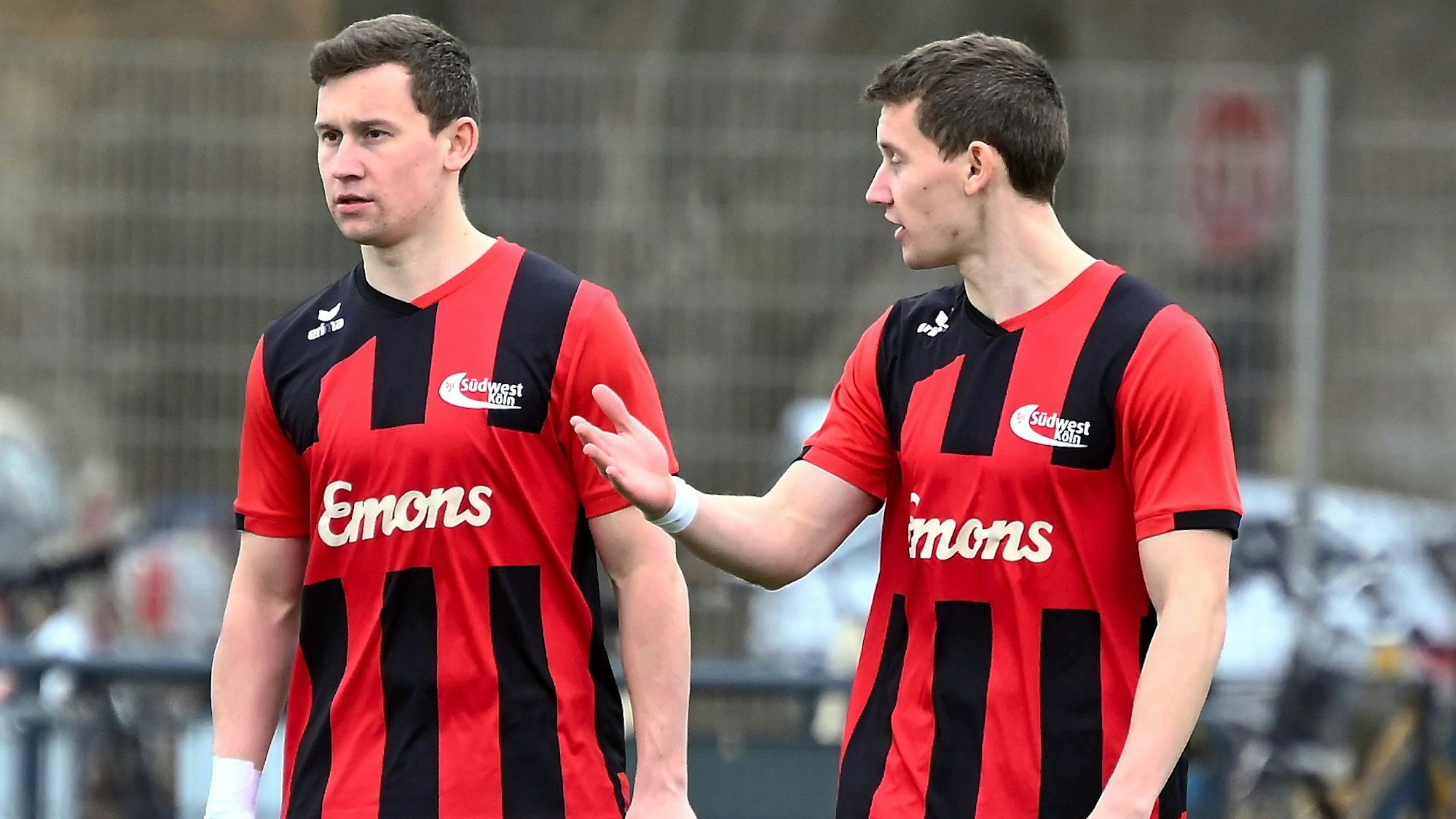 12.03.2023, Fussball-DJK Südwest Köln-Schlebusch ii
links: Hendrik Graf (Südwest Köln)
rechts: Philipp Graf (Südwest Köln)
Foto: Uli Herhaus