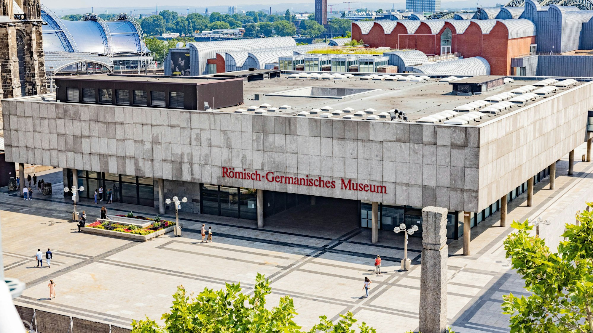 Das Gebäude des Römisch-Germanischen Museums am Roncalliplatz.
