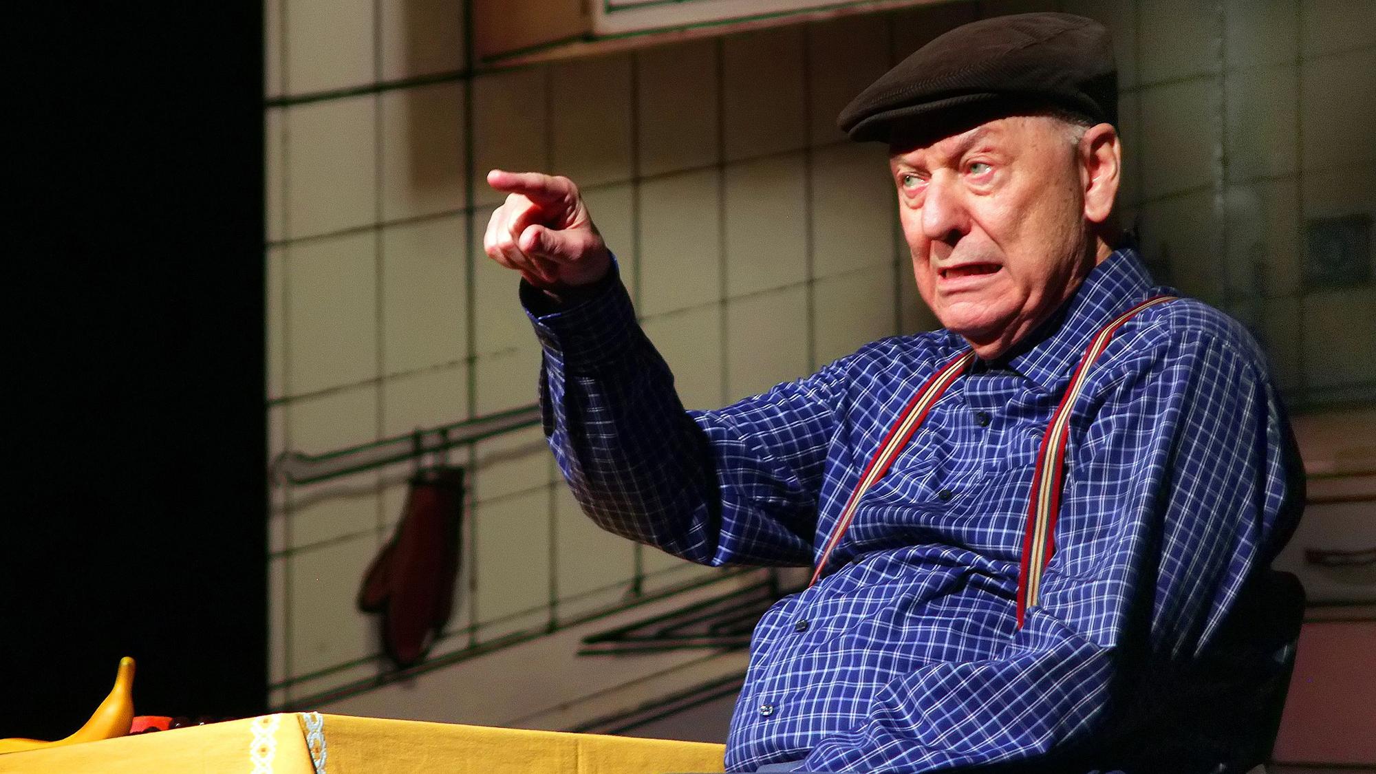 Gerd Dudenhöffer als Heinz Becker.